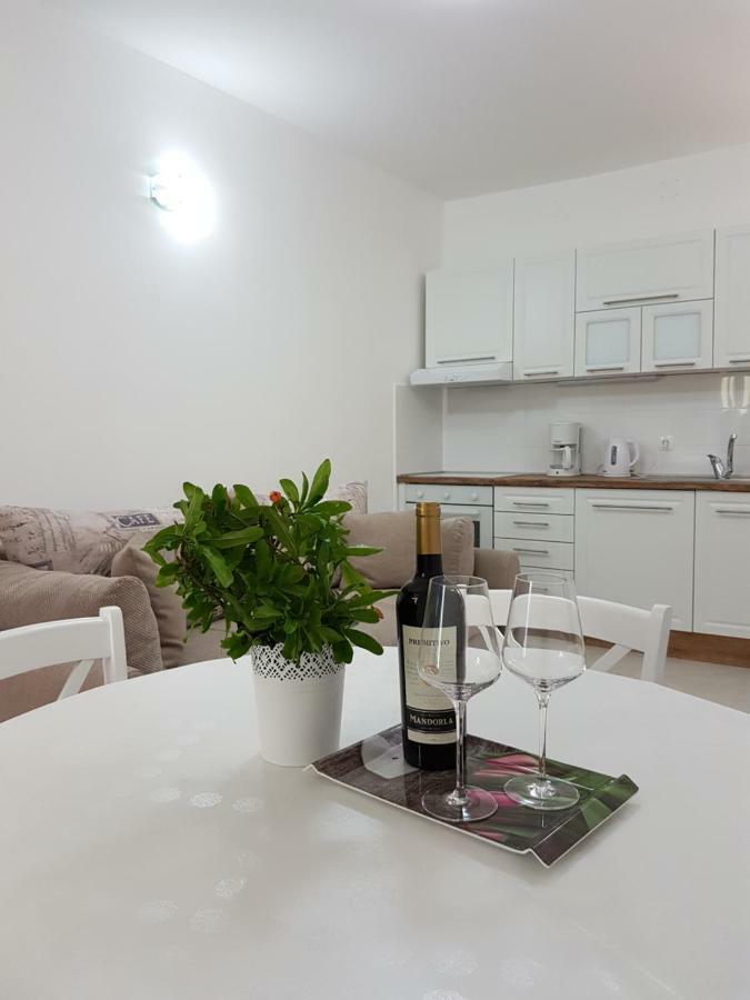 Apartmani Luka & Iva ชิเบนิก ภายนอก รูปภาพ